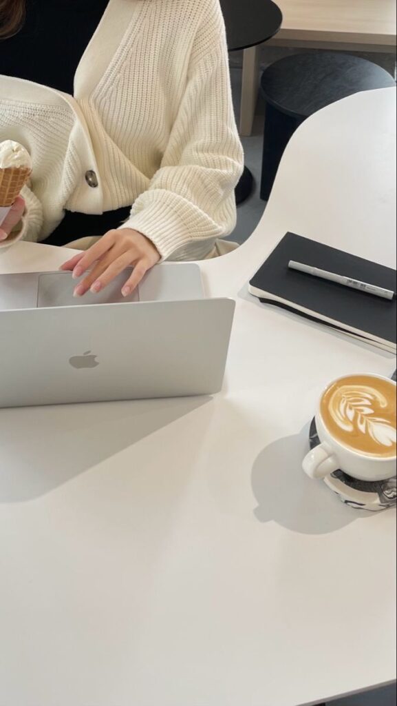 Social Media Advertising: Creating Ads That Stand Out